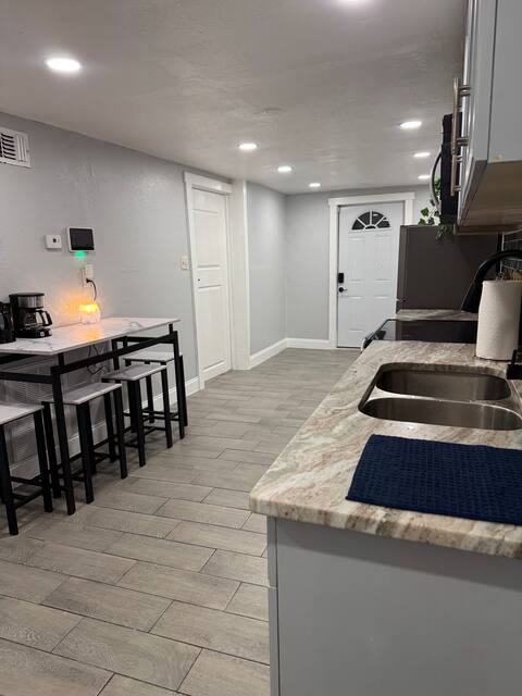 Popular Airbnb listing: Entire 1BR Home w/ En-Suite Bath & Kitchen in North Tampa