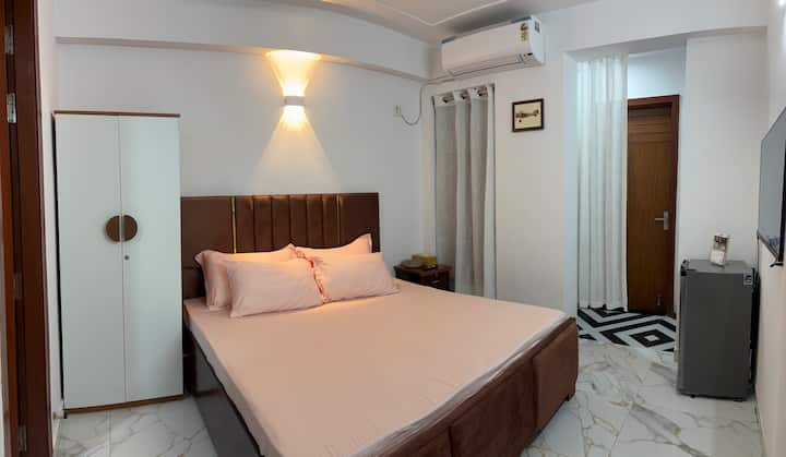 Independent Staycation Bedroom, Washroom & Kitchen - Delhi