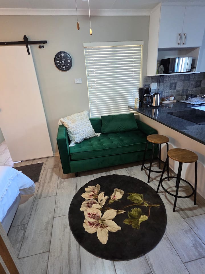 Studio In Memorial Road Area - Kimberley, South Africa