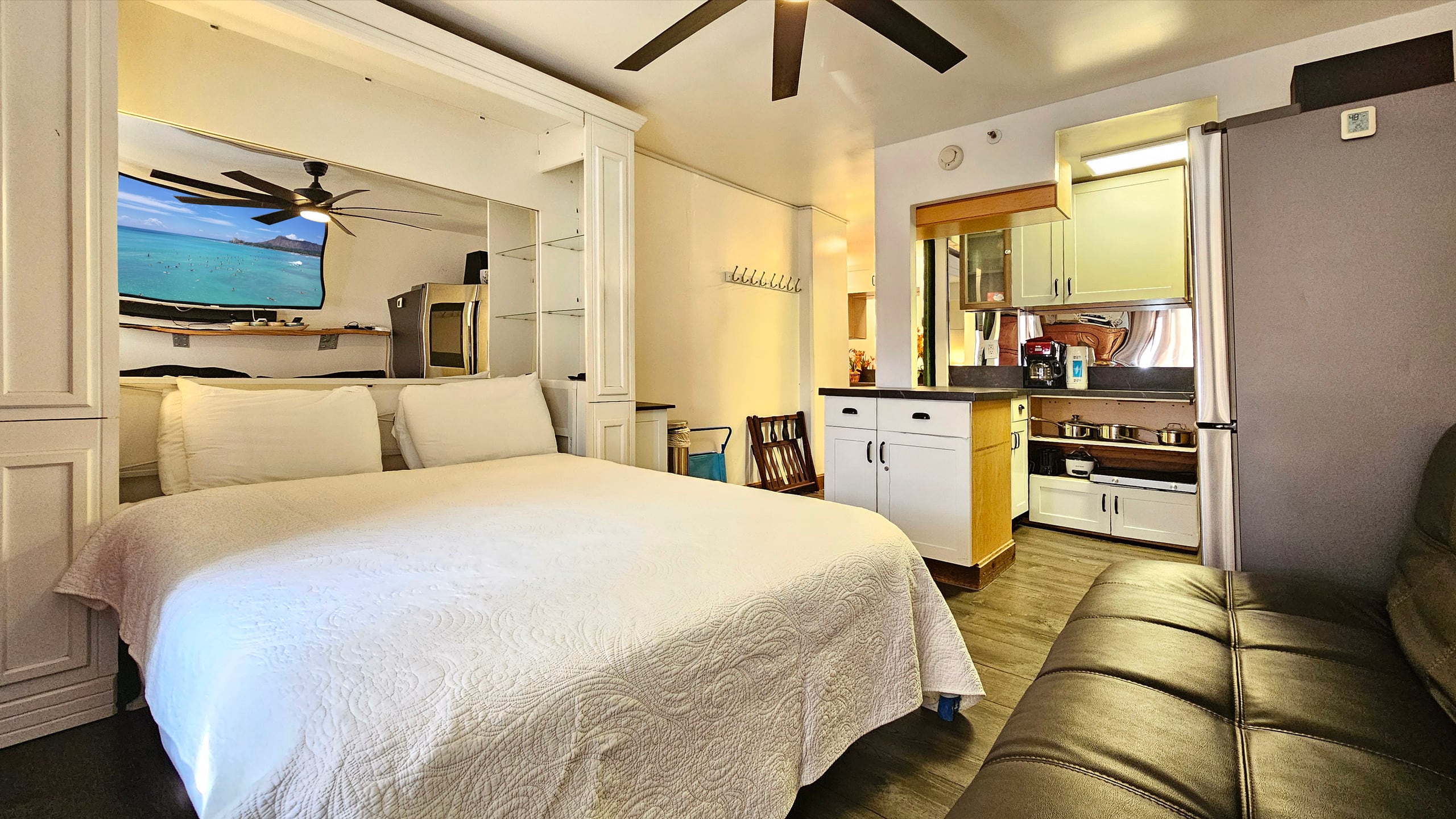WG 716 | Ocean-View Studio ½Block to Waikῑkῑ Beach - Image 33