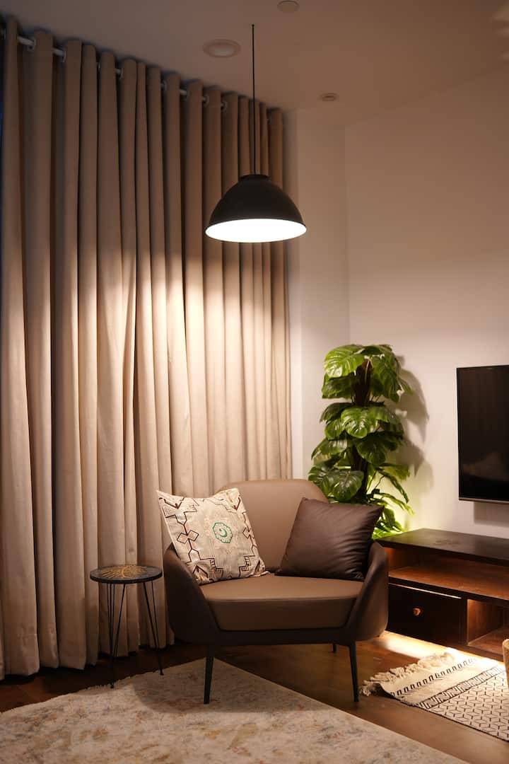 Luxury Studio | Penta Square Dha 5 | Secure | Wifi - Lahore