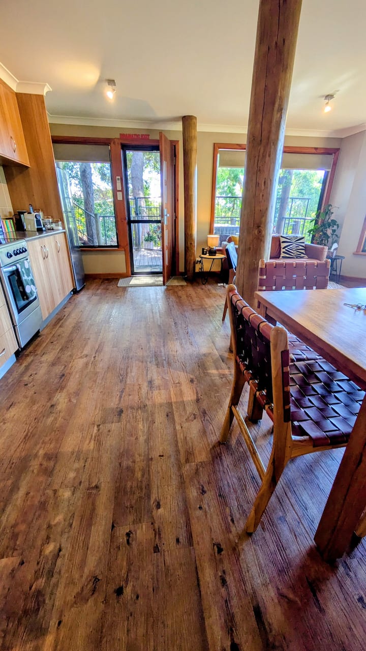 "Luxury In The Trees".
Albany Treehouse Retreat - Albany