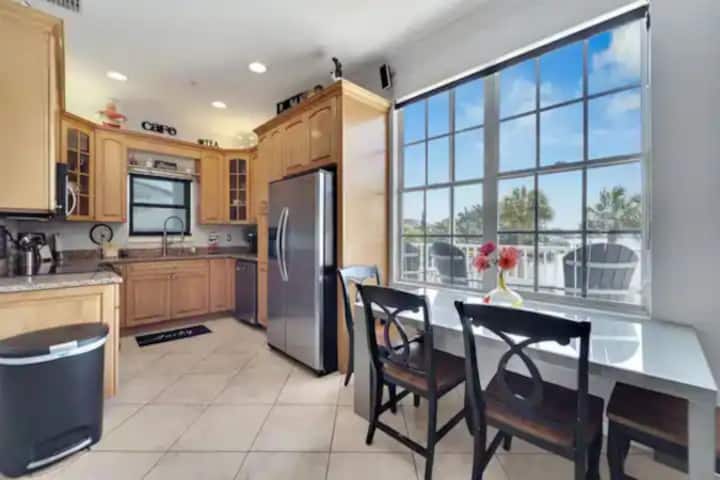 Luxury Condo On Clearwater Beach - Clearwater Beach, FL