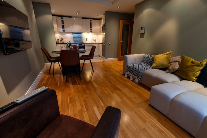 Cork City Centre 2 Bed Modern Apartment - Cork