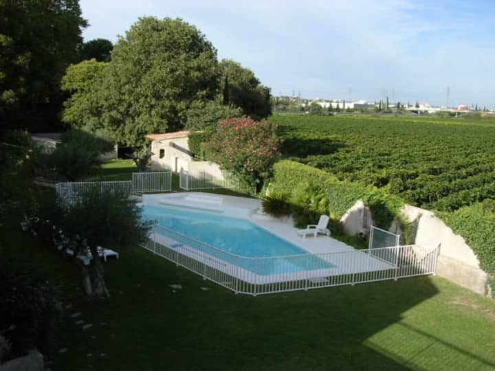 Gites 6-21 Places, Parc, Piscine, Borne Recharge - Nîmes