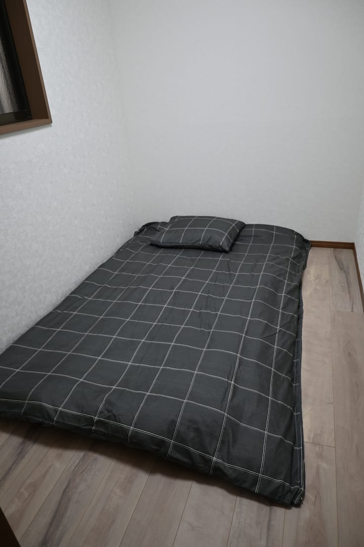ご希望に応じて、布団を敷くことも可能です。