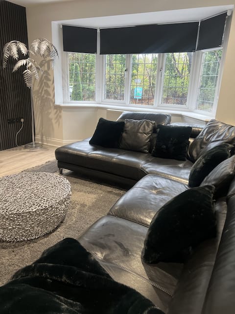 Top Airbnb: Tudor House in Epsom And Ewell