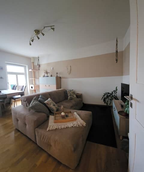 Leistungsstarkes Airbnb: Bright charming apartment in a popular location in Connewitz