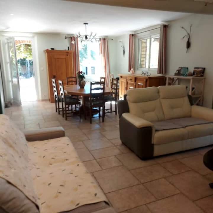 Vers Gordes, Villa Provençale  Face Au Luberon - Gordes