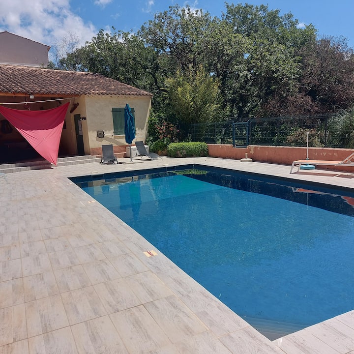Vers Gordes, Villa Provençale  Face Au Luberon - Gordes