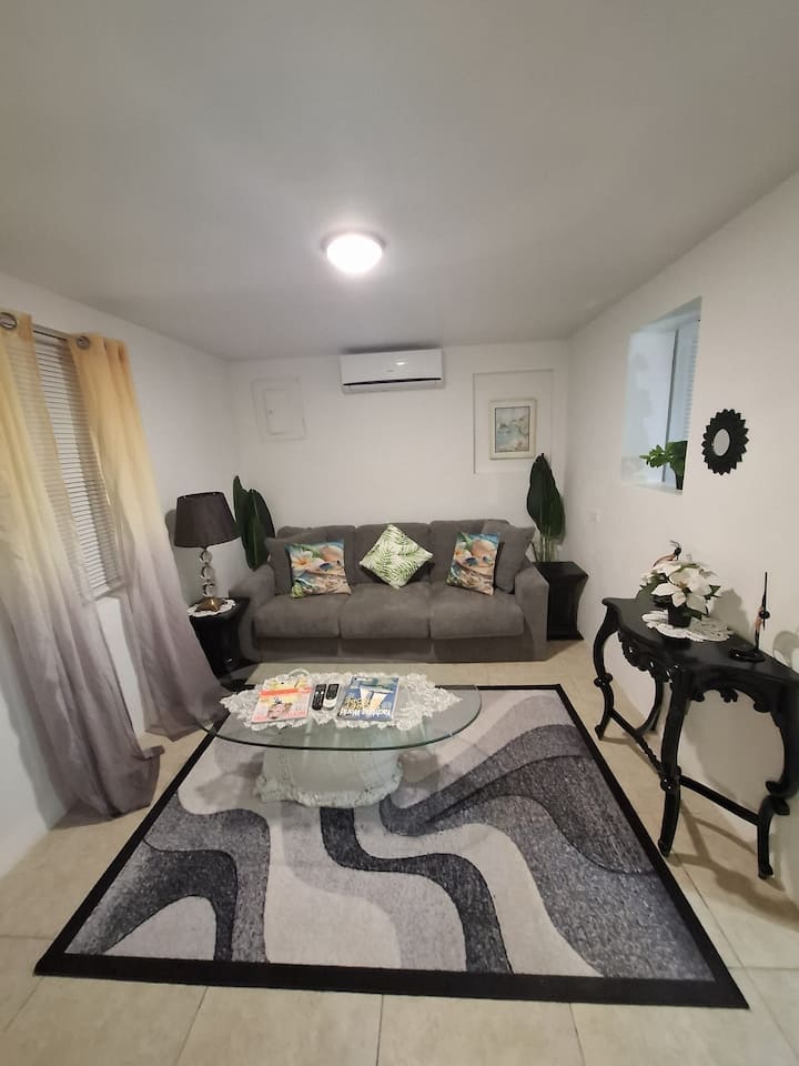Northstar Airbnb - Island Breeze & Ocean Views - Somerset Village