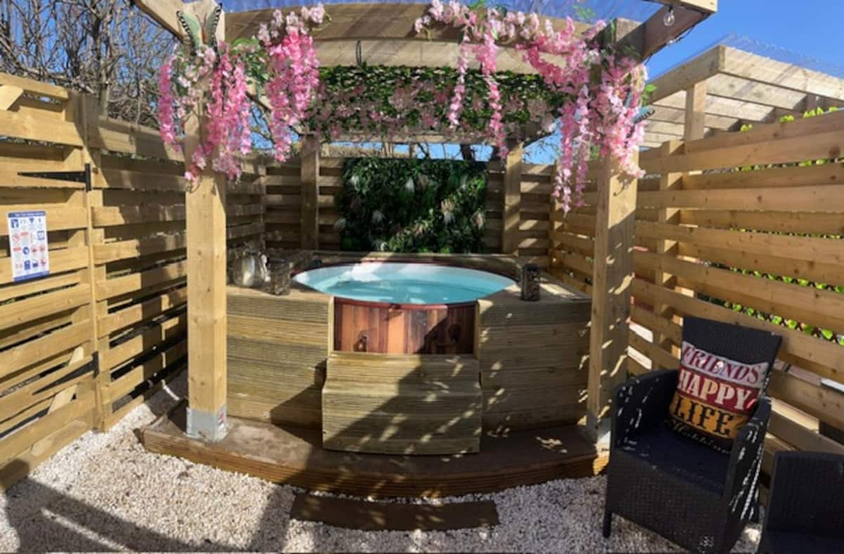 Luxury Studio With Hot Tub