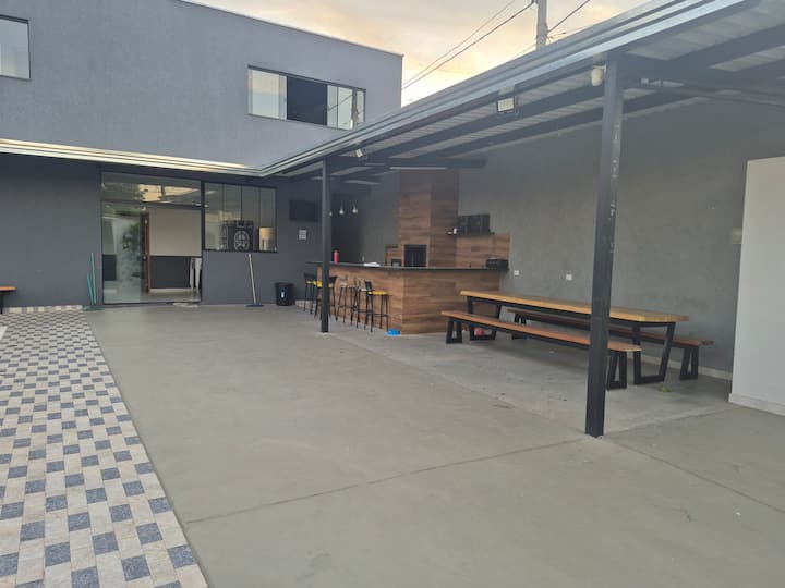 Espaço Com Piscina E Churrasqueira P/ Festas - Sorocaba