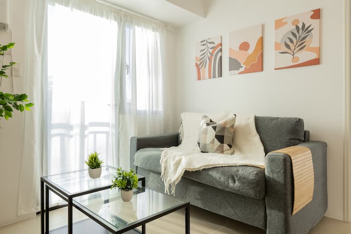 Hiraya | 2br Staycation | Serin East Tagaytay - Tagaytay