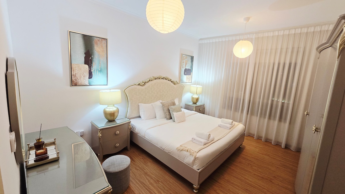 2 Bedroom Furnished Apartment with Fountain View · VIII 3