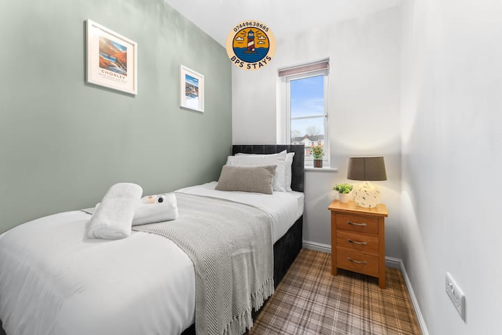 Recámara 3, cama individual, cortinas opacas, espacio para guardar ropa
