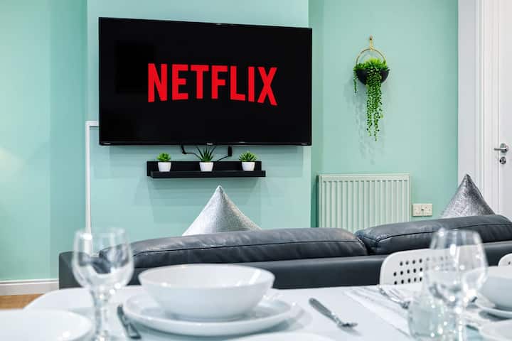 12 Guests | 6 Double Bedrooms | Groups | Workspace - Liverpool