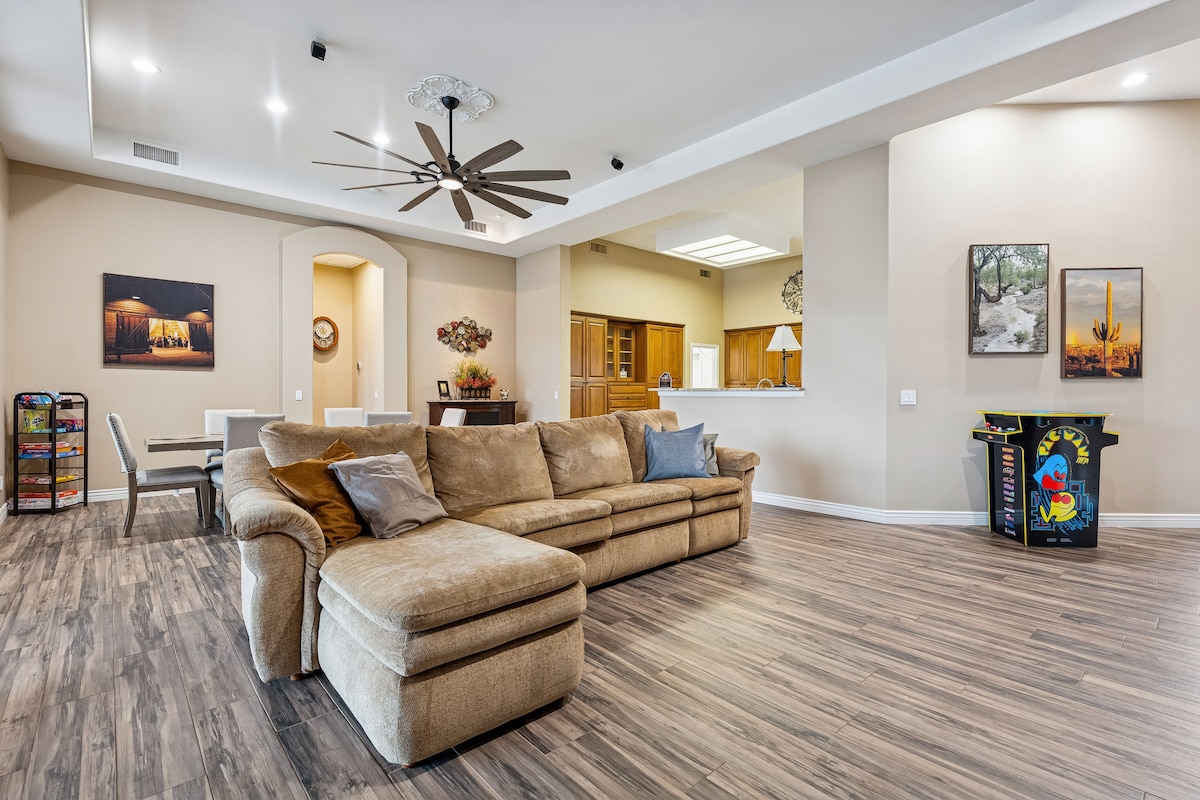 Successful Airbnb property: Enjoy the sunrise overlooking the lake in Gilbert