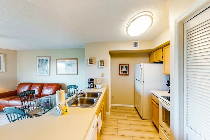2br Coastal Retreat With Private Balcony, Pool - Tavernier, FL