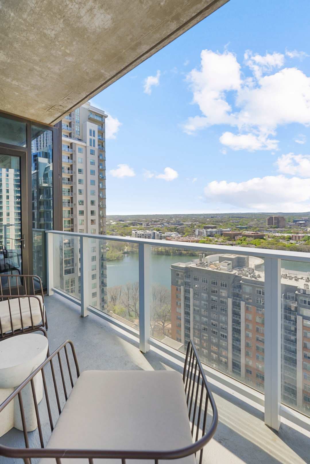 Luxury High-Rise 2BR on the 21st Floor | Rainey St