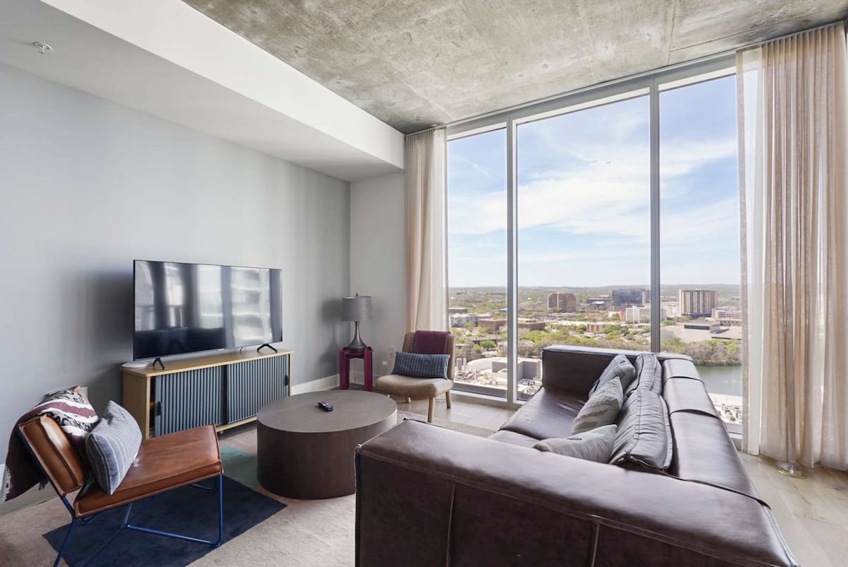Luxury High-Rise 2BR on the 21st Floor | Rainey St