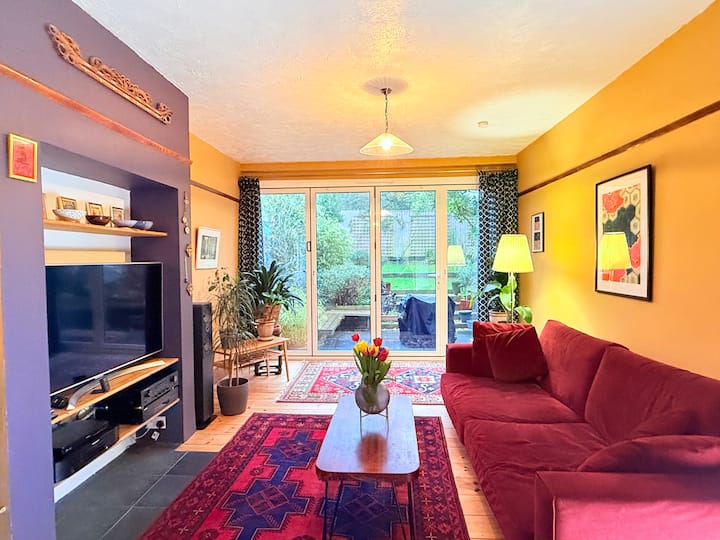 Serene Asian-inspired Home With Garden & Parking - Bristol