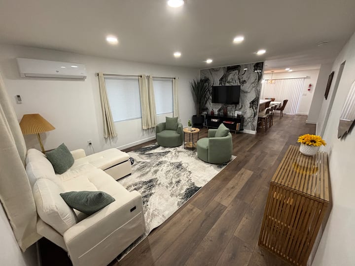Desert Queen Cabin | Downtown 29 Palms | Cozy Home - Twentynine Palms, CA