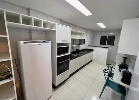 Popular Airbnb listing: Guilhermina Apartment complete 32 in Praia Grande