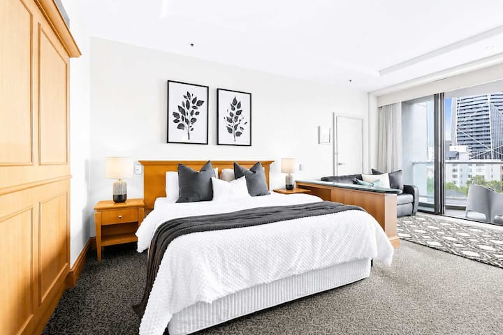 Resort Luxe - Ocean View, Spa Bath, Steps To Beach - Gold Coast