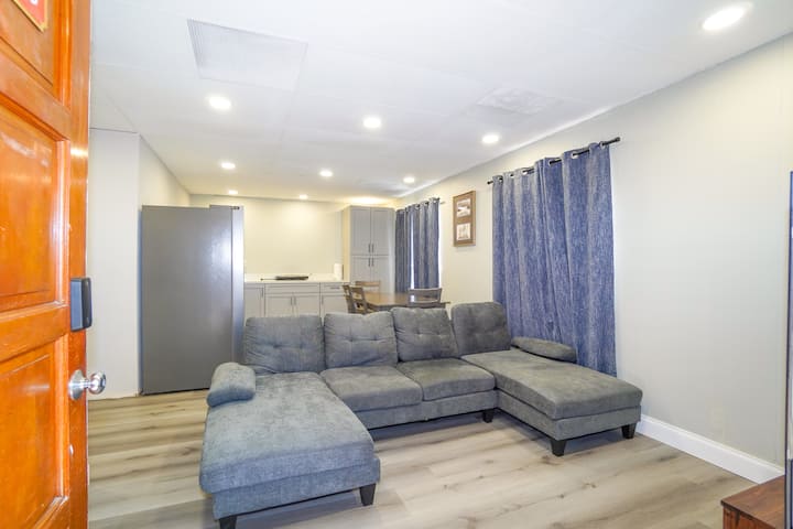 220 Spacious Family Suite By Downtown Concord - Concord