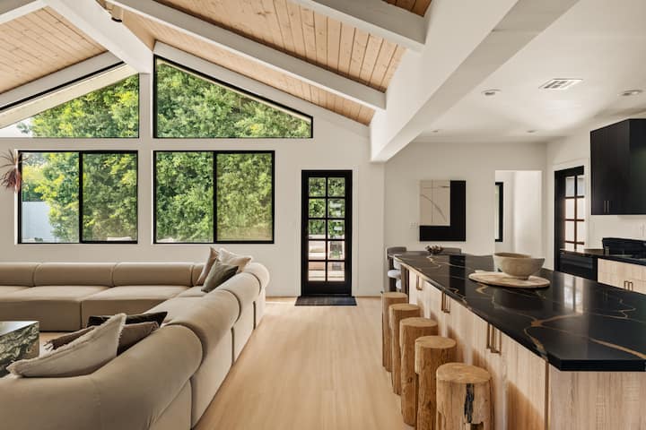 Executive 4br/4ba Home Near Universal Studios - Los Angeles, CA
