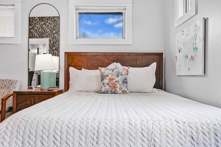 East Nashville Harmony Studio | No Airbnb Fees | 2 - Nashville, TN