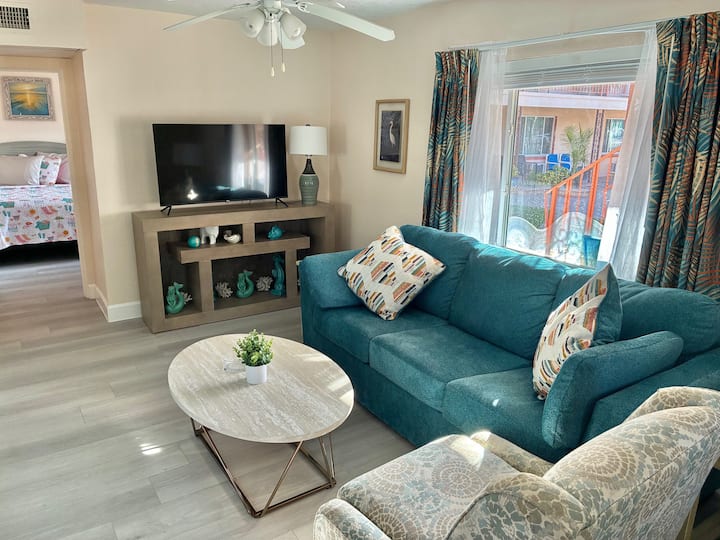 Beach Boutique 2 Br Condo + Pool: Steps To Beach! - St. Pete Beach, FL
