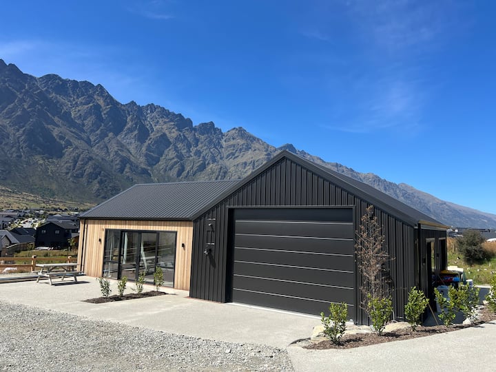 Private Two-bedroom Guest House - The Remarkables Ski Area