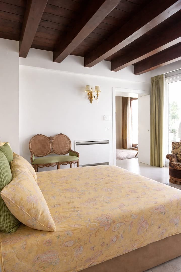 Dhomë gjumi e gjerë, apartamenti Regina