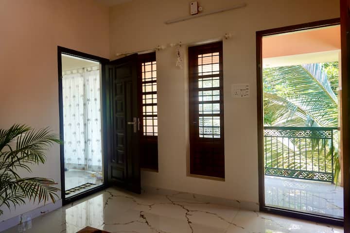 Peaceful Beach Stay - Yoga Rooftop & Garden - Varkala