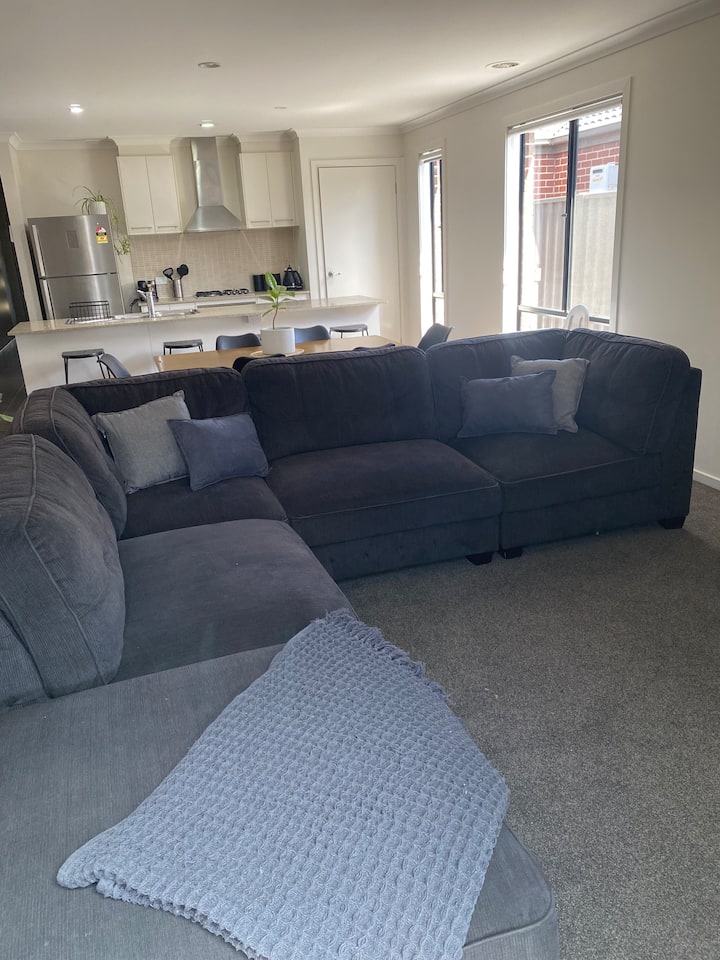 Large Family Home In Werribee - Werribee