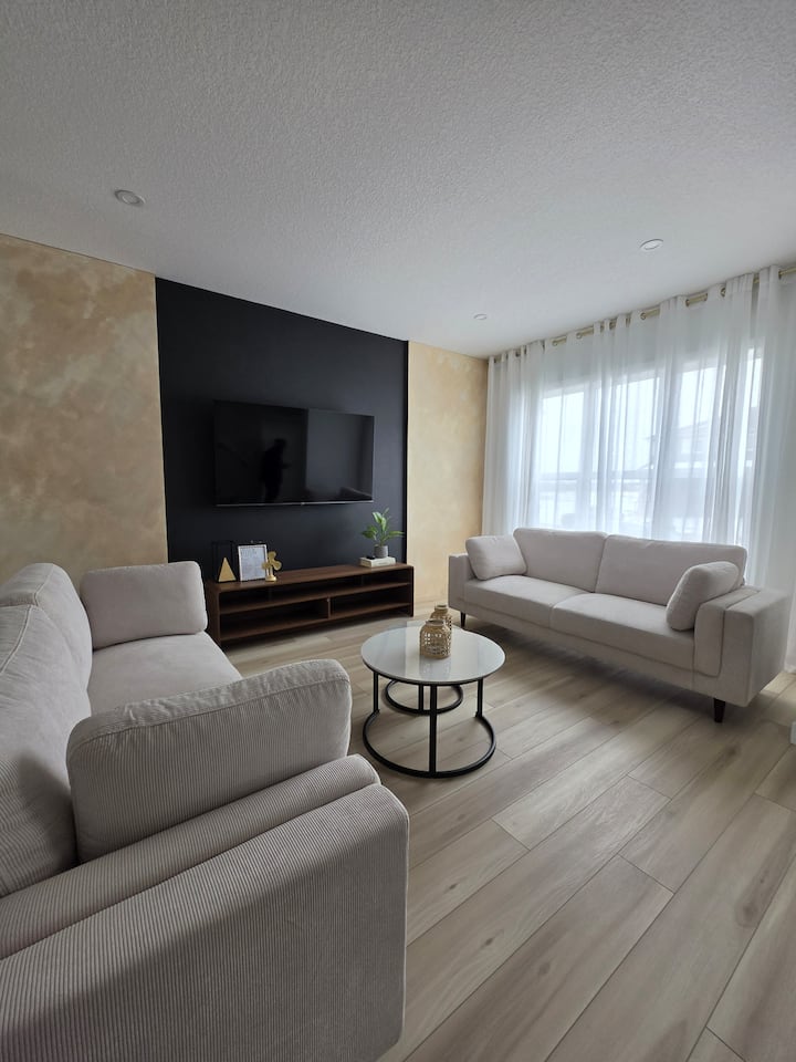Premium Comfort | Minutes To Calgary And Crossiron - Airdrie