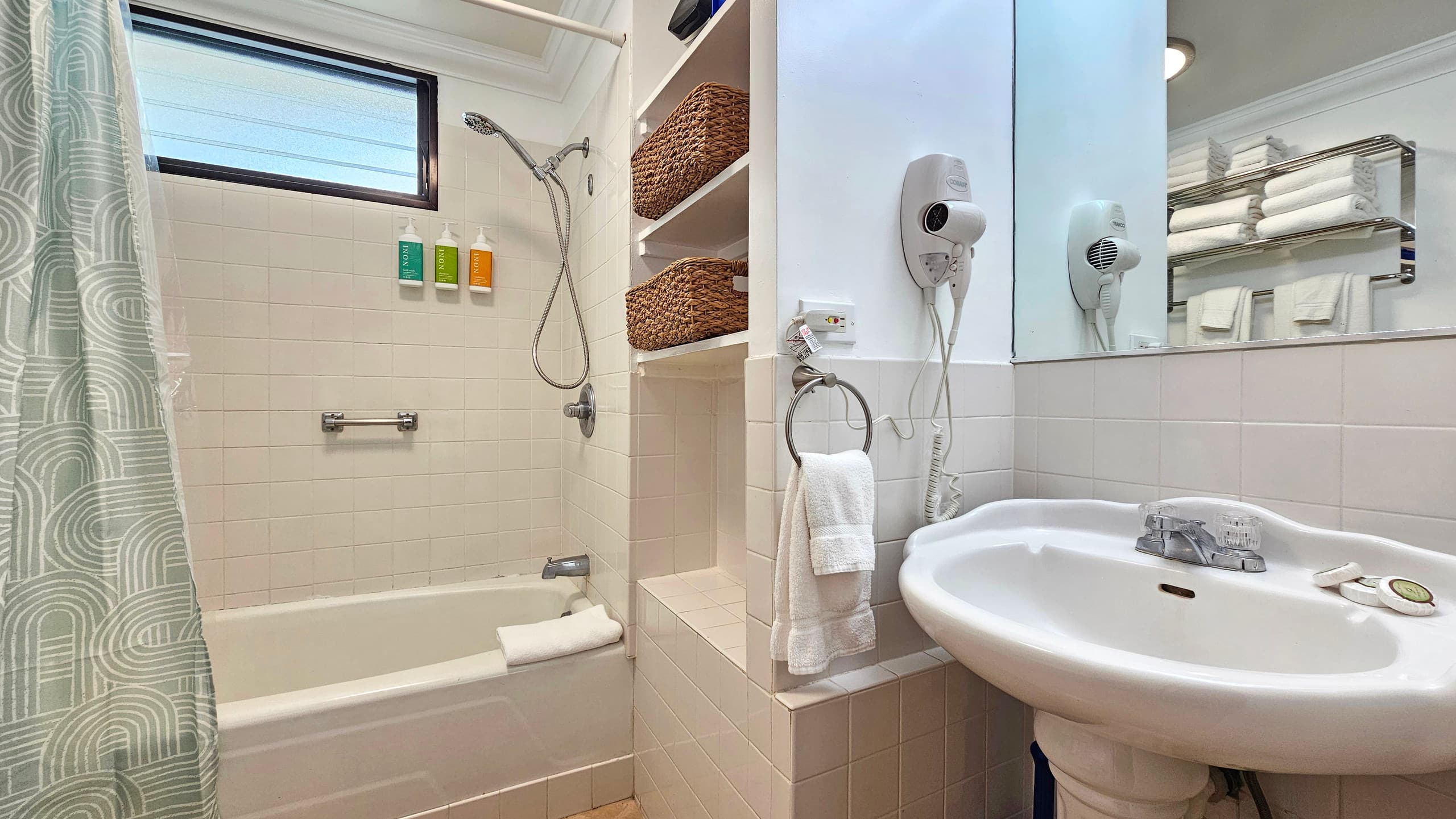 WG 521 | Oahu Island GetAway for 3 w/ Kitchen & AC - Image 14