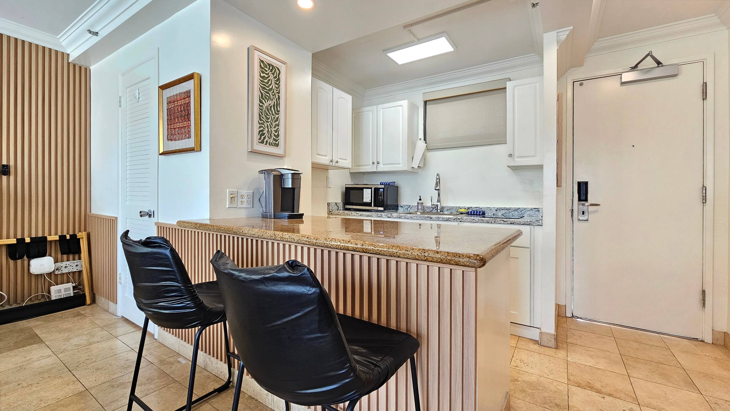 WG 521 | Oahu Island GetAway for 3 w/ Kitchen & AC - Image 11