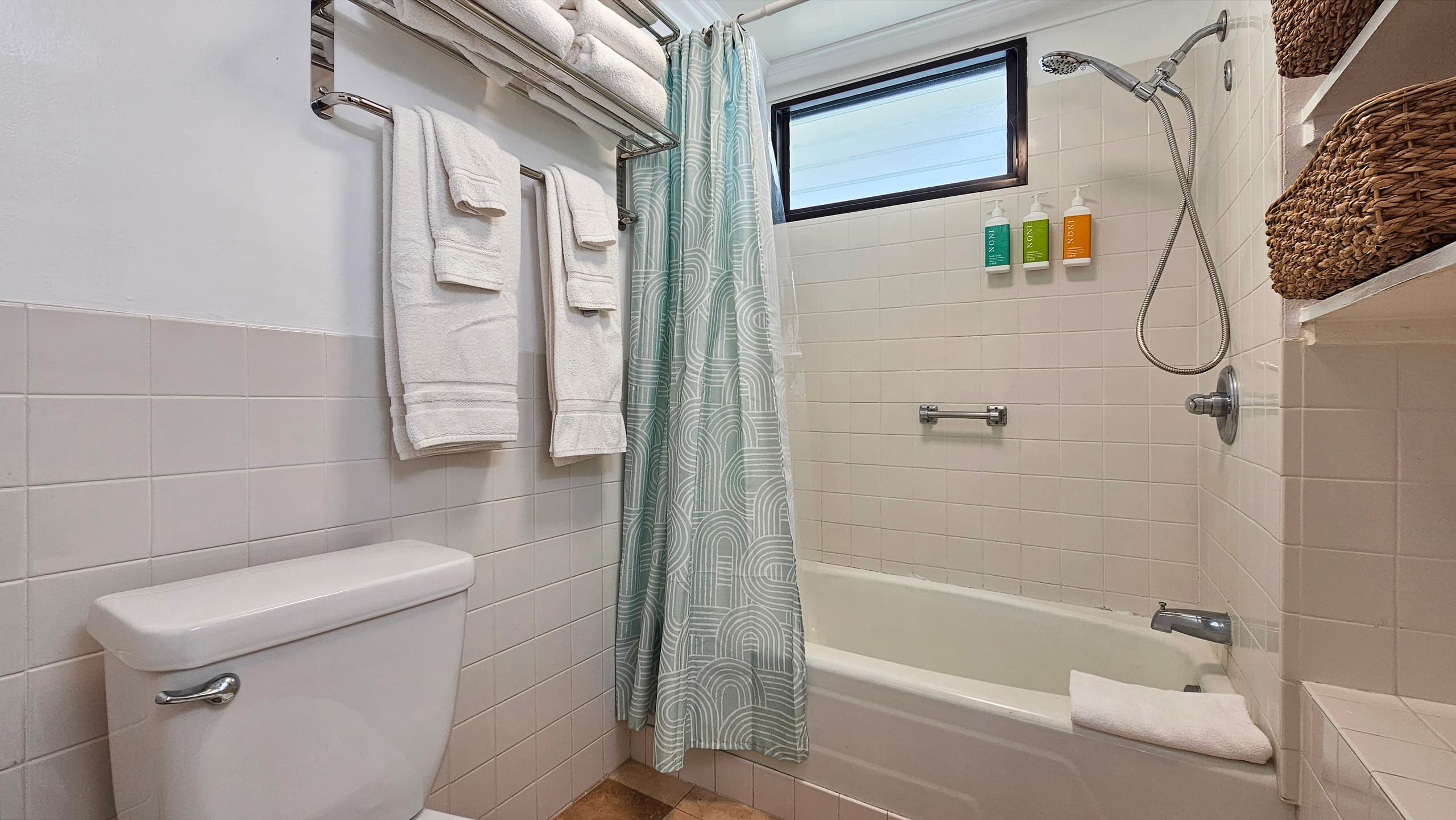 WG 521 | Oahu Island GetAway for 3 w/ Kitchen & AC - Image 15