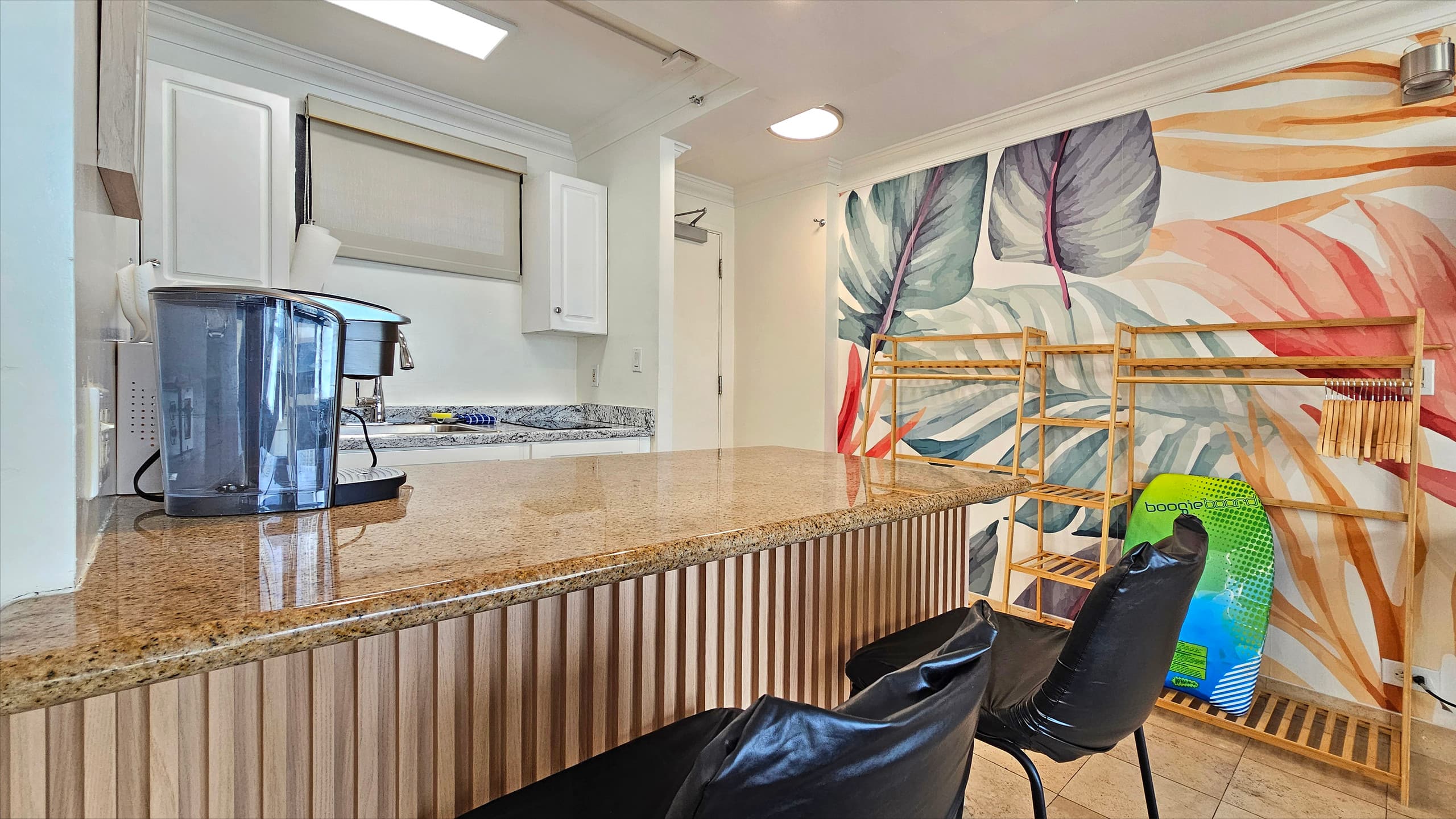 WG 521 | Oahu Island GetAway for 3 w/ Kitchen & AC - Image 9