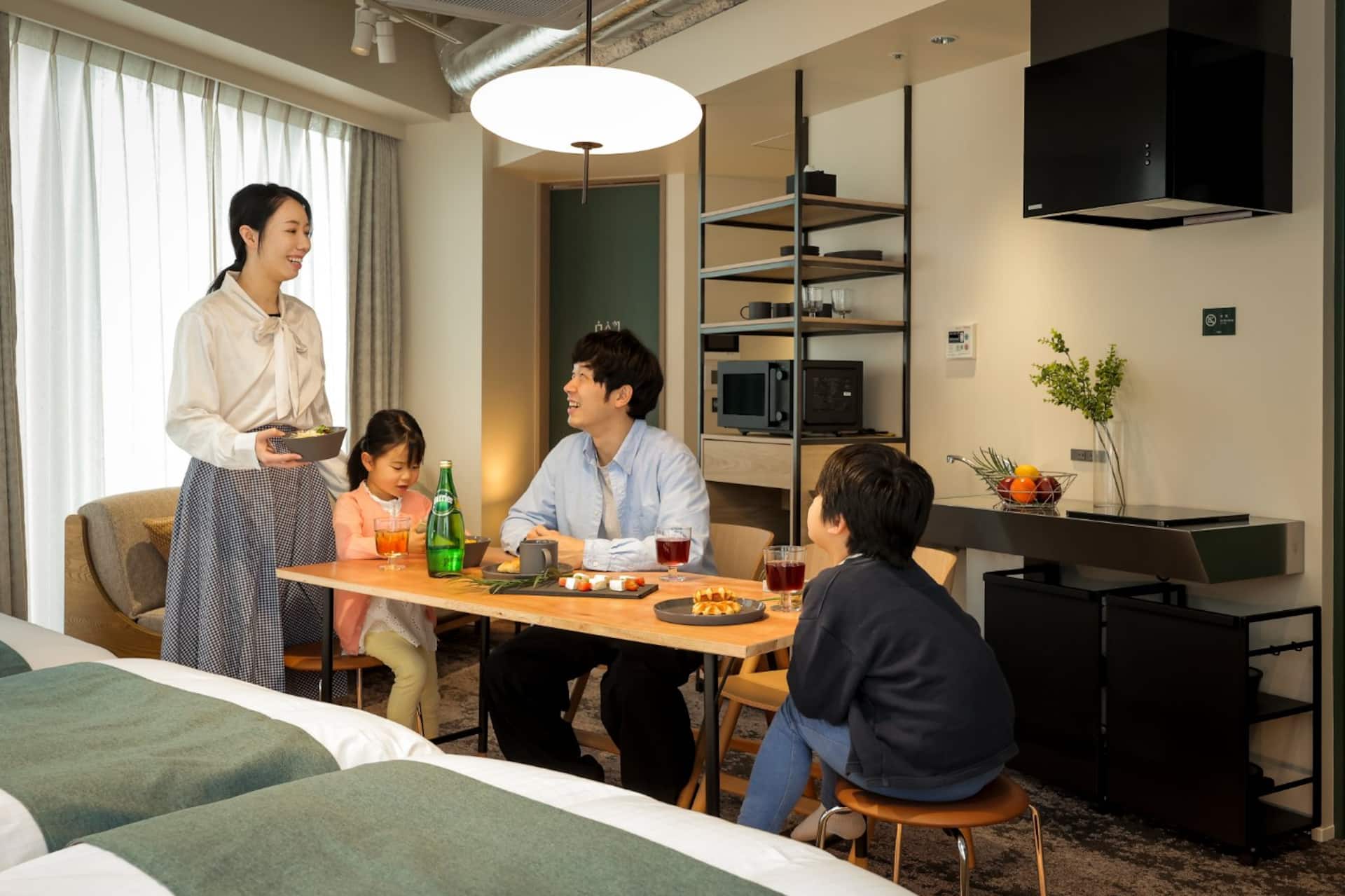 5-minute walk from Shimbashi Station/Conveniently located with direct access to Shibuya, Shinjuku, Ginza, and the airport/STAND HOTEL SHIMBASHI. — foto 3