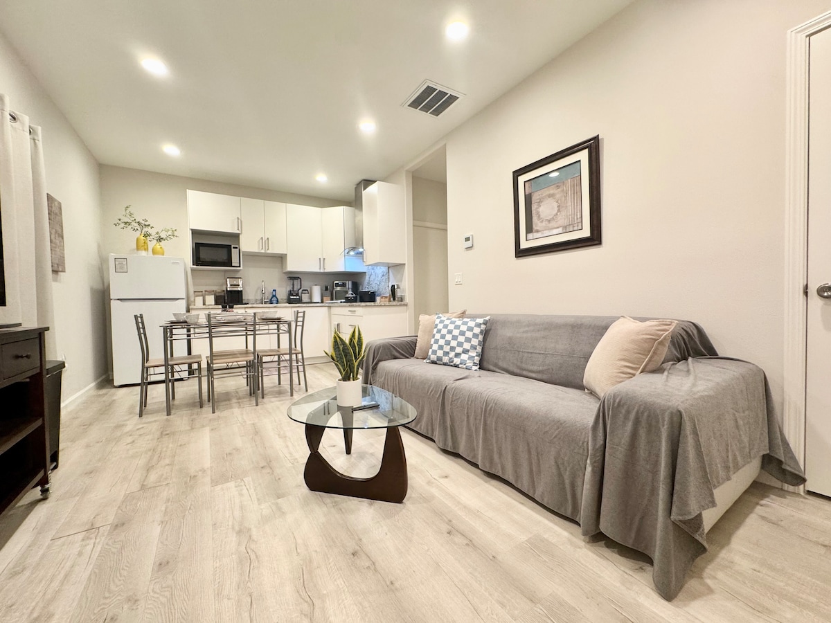 Popular Airbnb listing: Prime Location 1BR Near Santana Row & SJC in West San Carlos / Burbank