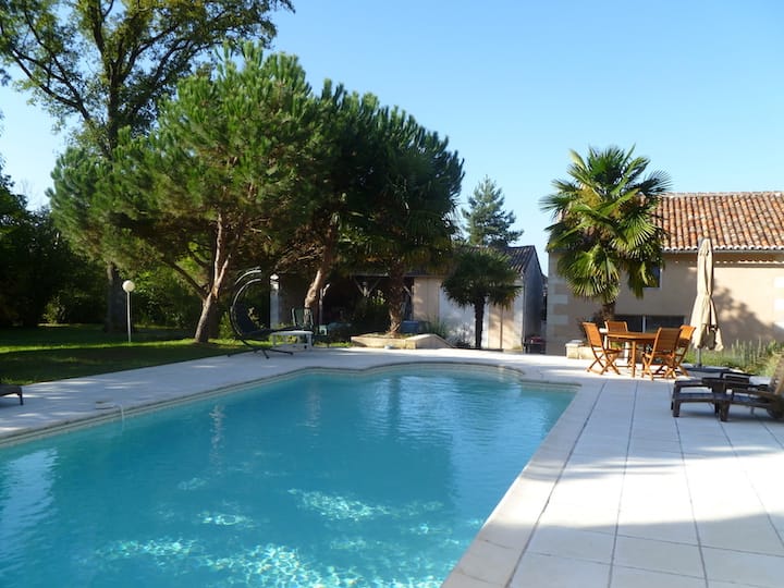 Grande Maison Avec Piscine Au Cœur De La Campagne - Charente