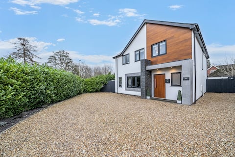 Top Airbnb: Winterbourne House in Hart