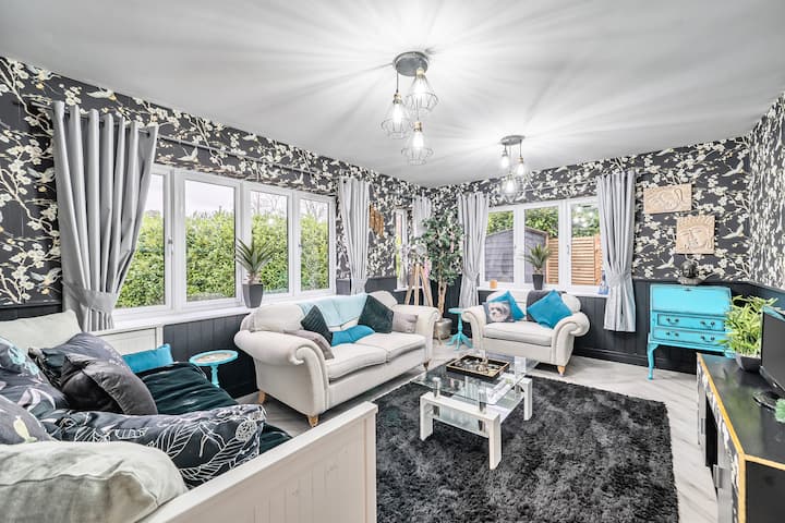 Winterbourne House - Farnham
