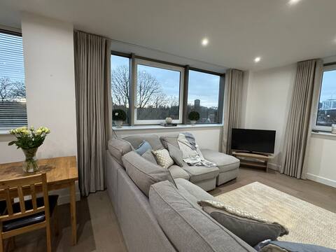 Popular Airbnb listing: Stunning 2 bed apartment -Pontcanna- with parking in Cardiff