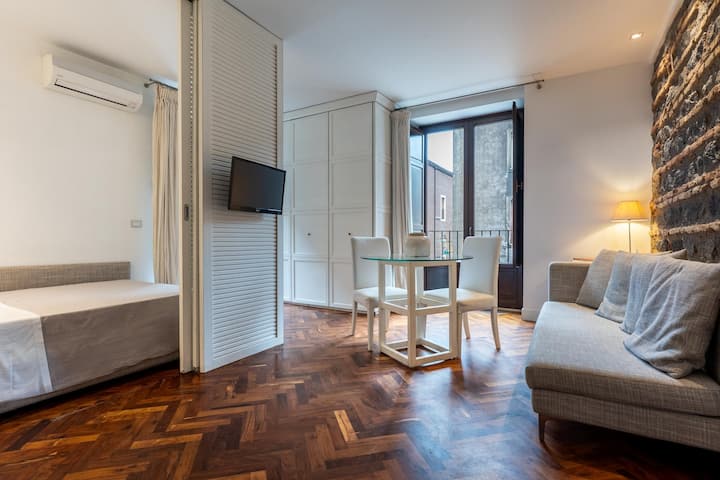 Guesthost - Mediterranean Home - Central Studio - Catania