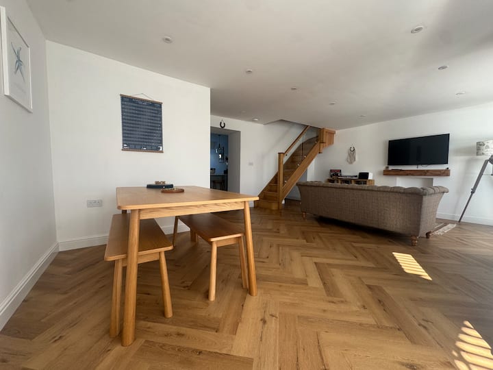 Cosy Seaside Stay With Lovely Views. - Porthmadog